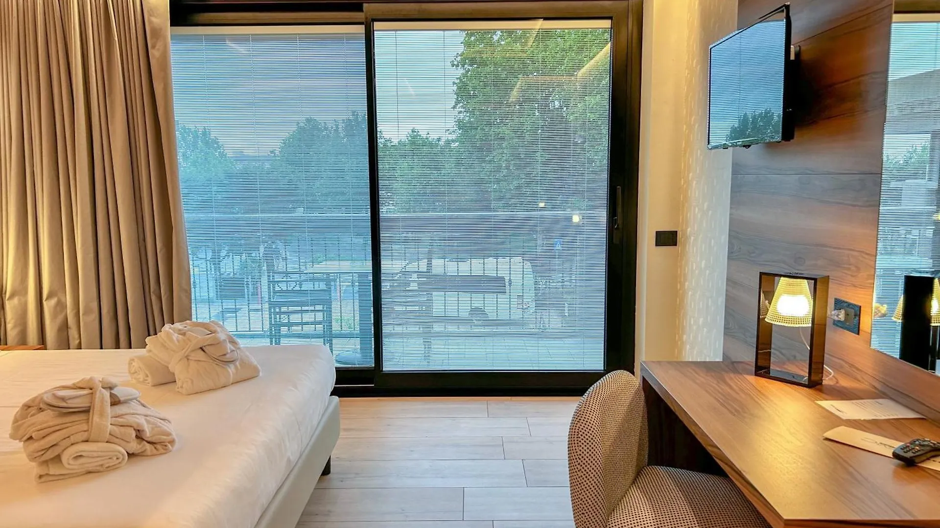 Alevic Hotel Sirmione 4*,