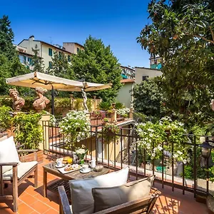 Ungherese Small Luxury Italien
